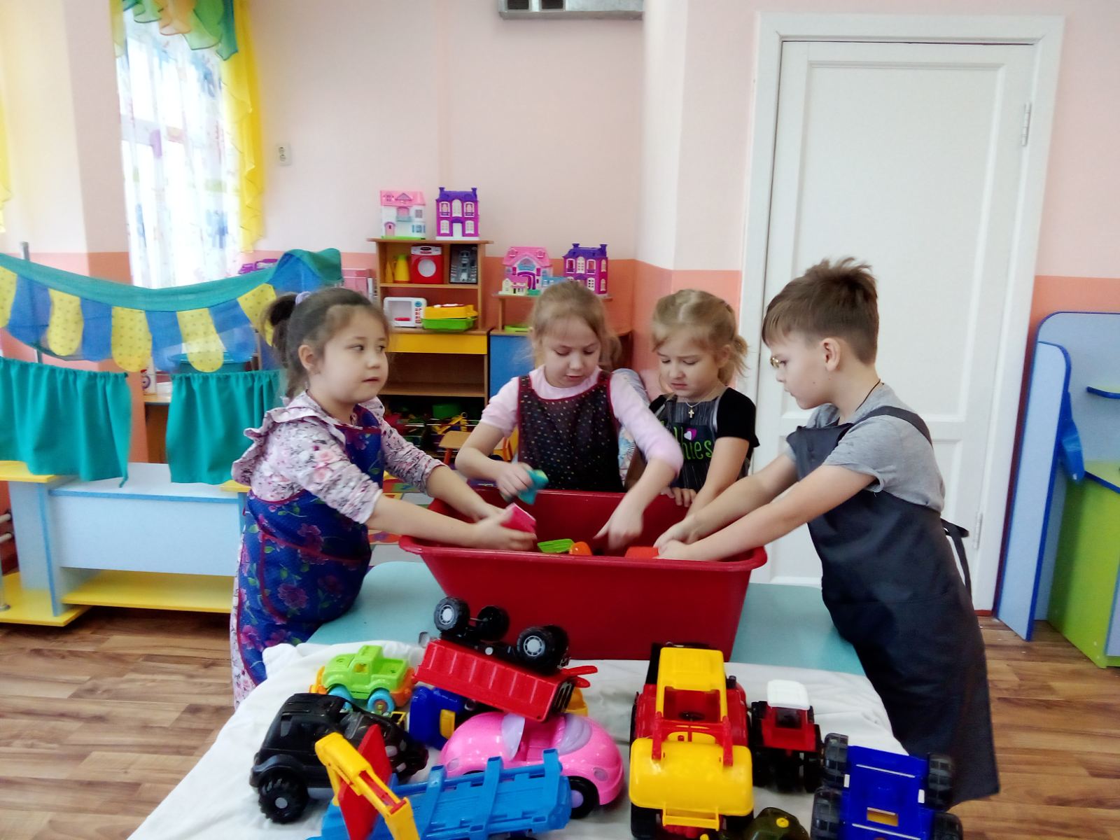 Трудовое воспитание:&amp;quot;Мы моем свои игрушки&amp;quot;.