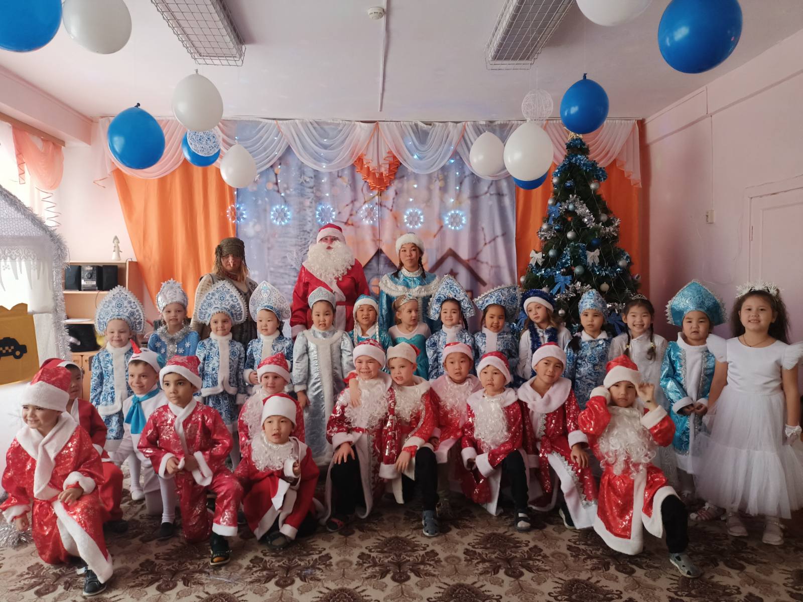 Утренник:&amp;quot;Новогоднее такси у бабушки Яги&amp;quot;.