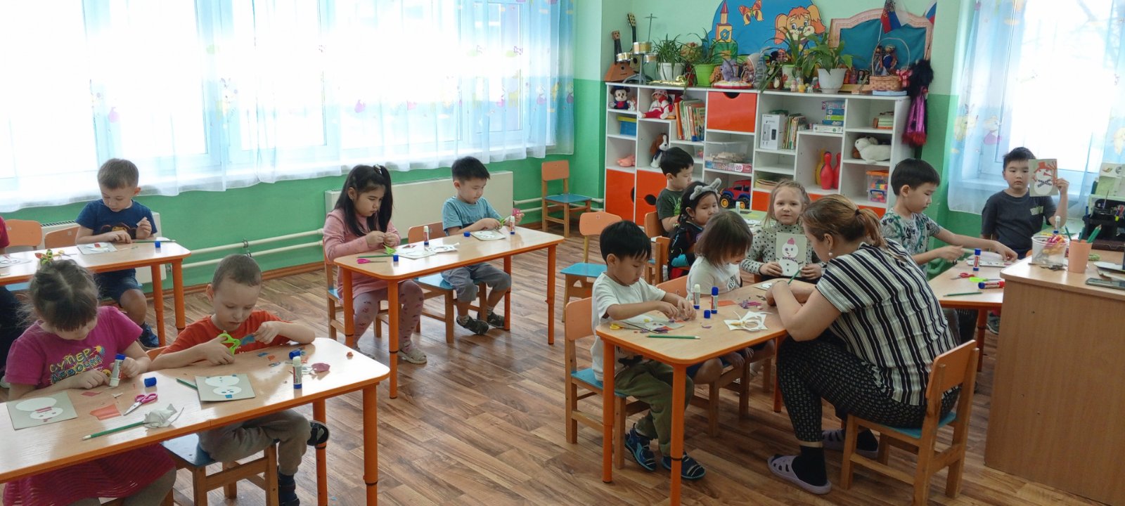 Занятие по аппликации.