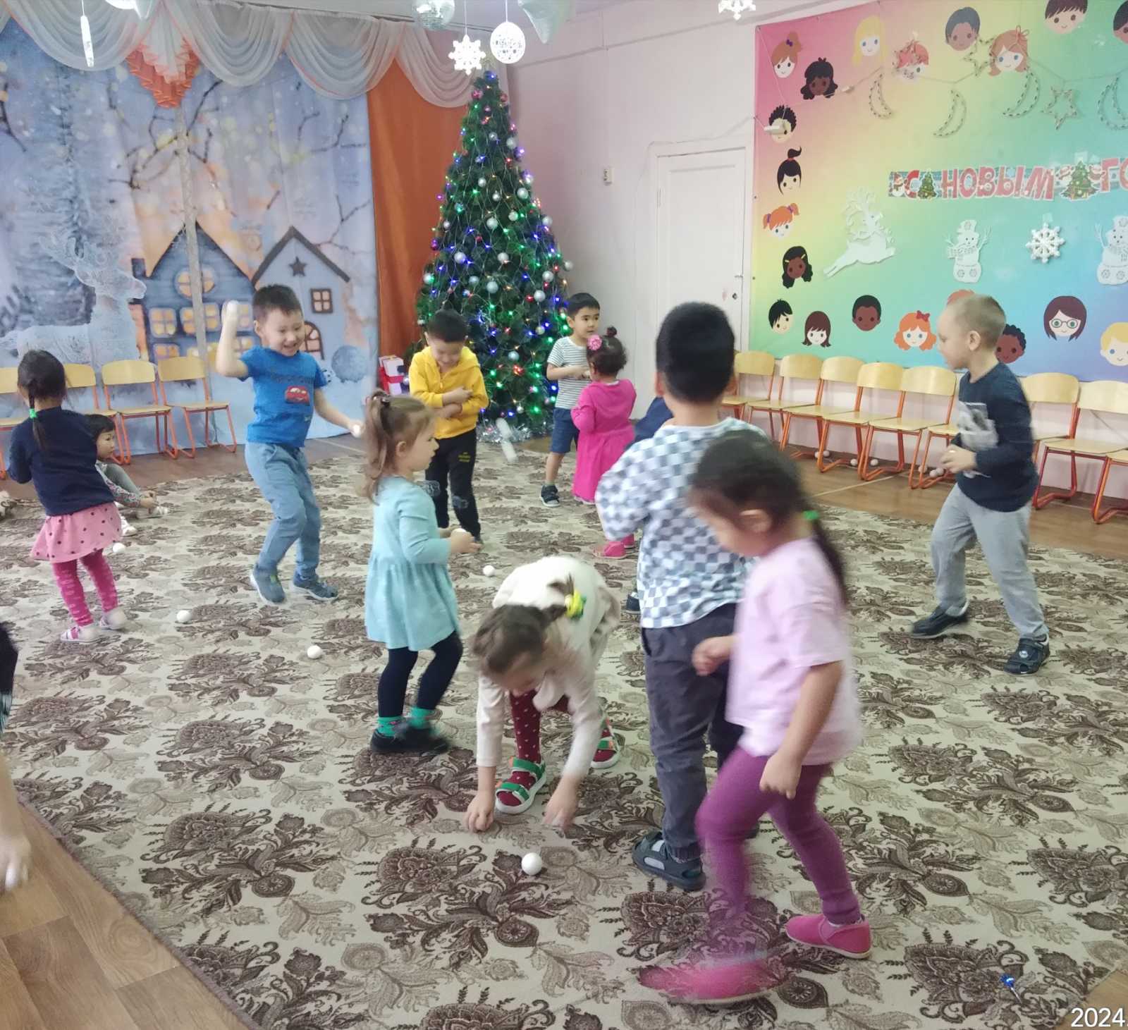 Подвижная игра &amp;quot;Снежки&amp;quot;.