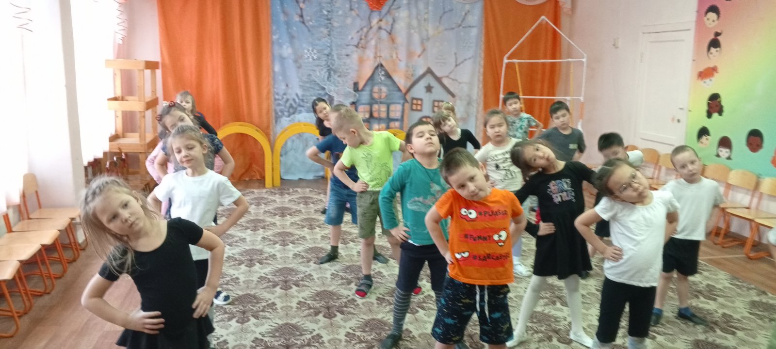 Танцы.
