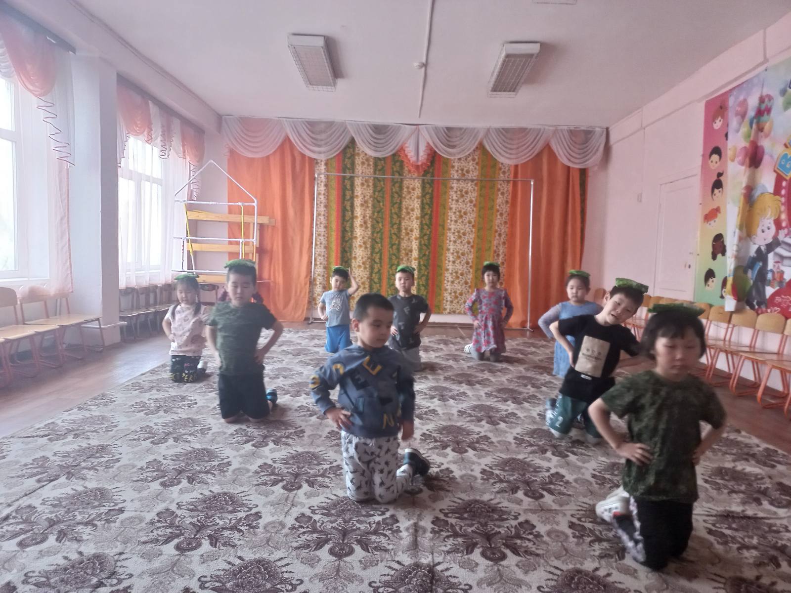 Физкультура  ОРУ без предметов.