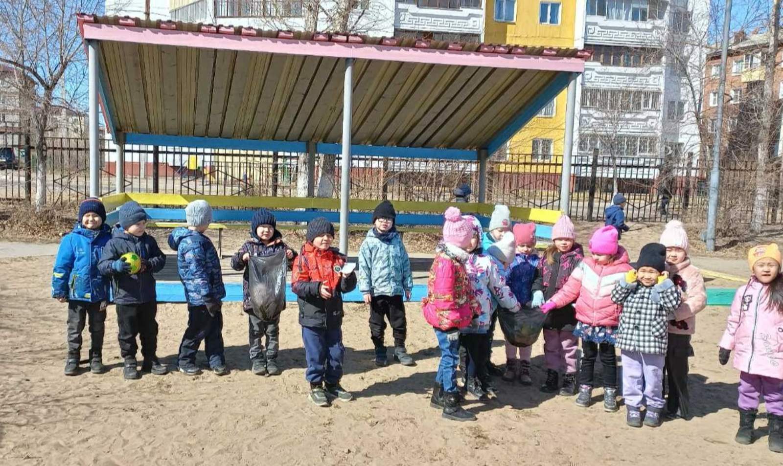Спортивные игры на прогулке.
