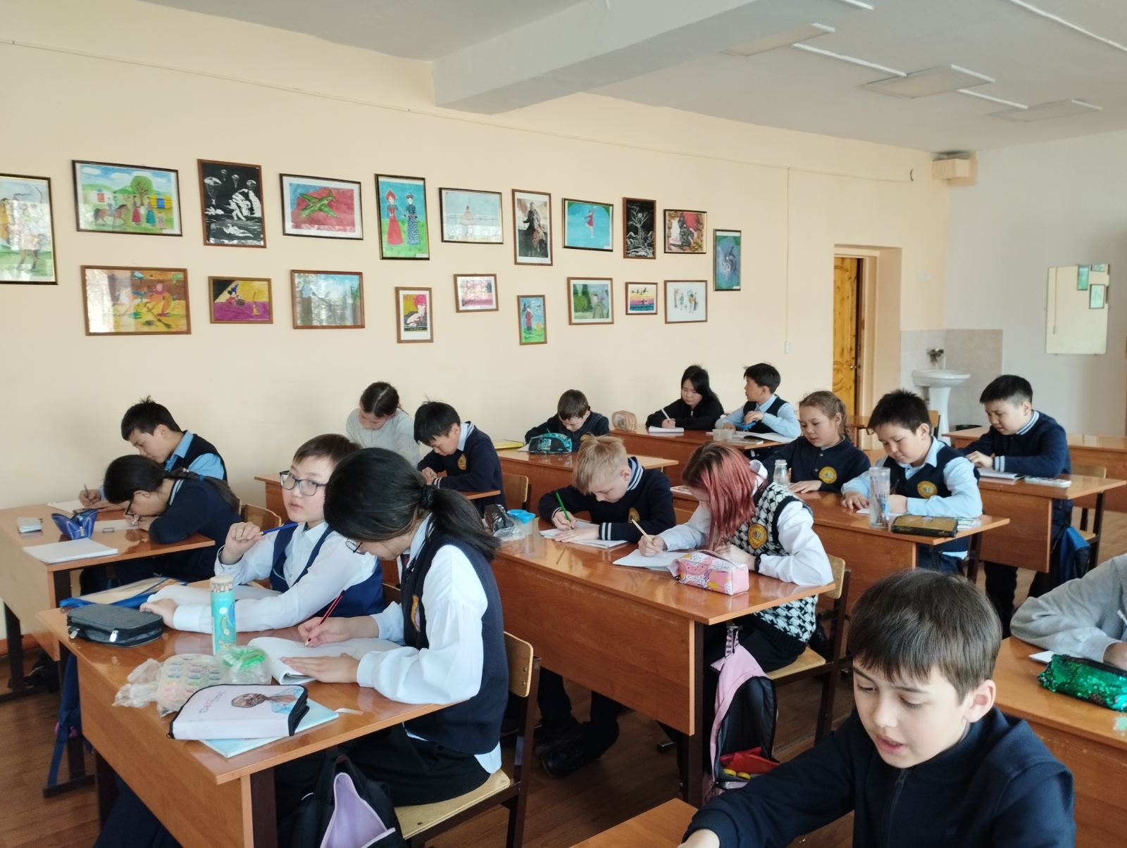 Конкурс рисунков, плакатов в 5 классах на тему: Скажем наркотикам -&amp;quot; Нет!&amp;quot;.