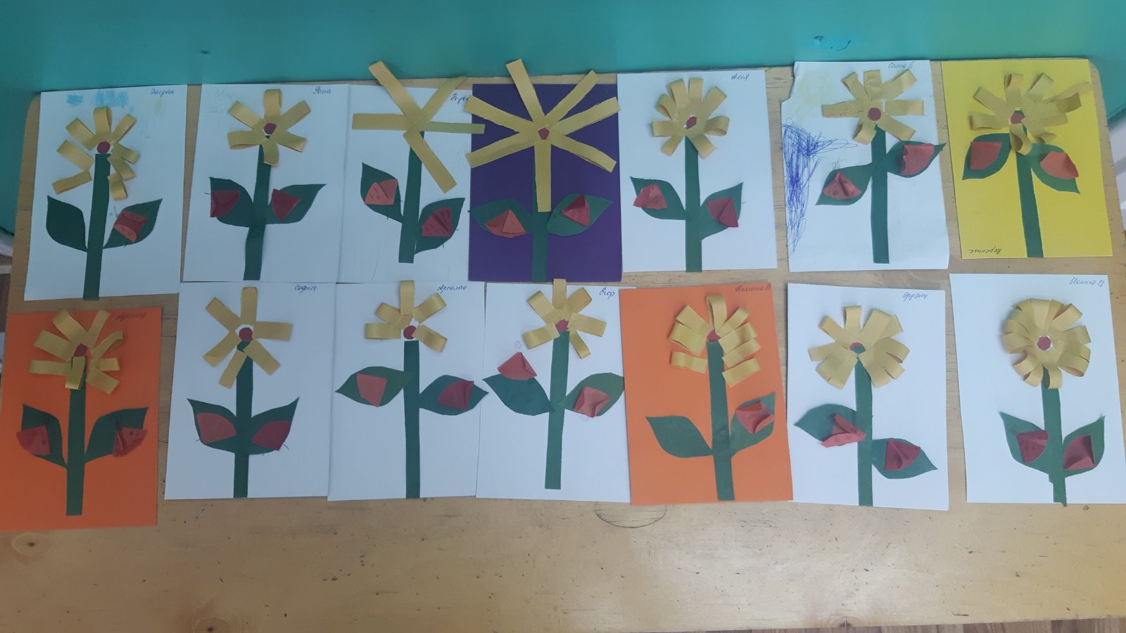Божья коровка на цветке.