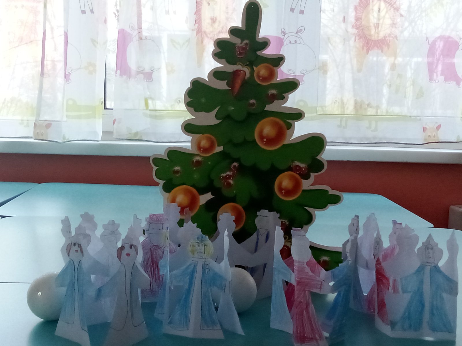 Конструирование:&amp;quot;Новогодний хоровод&amp;quot;..