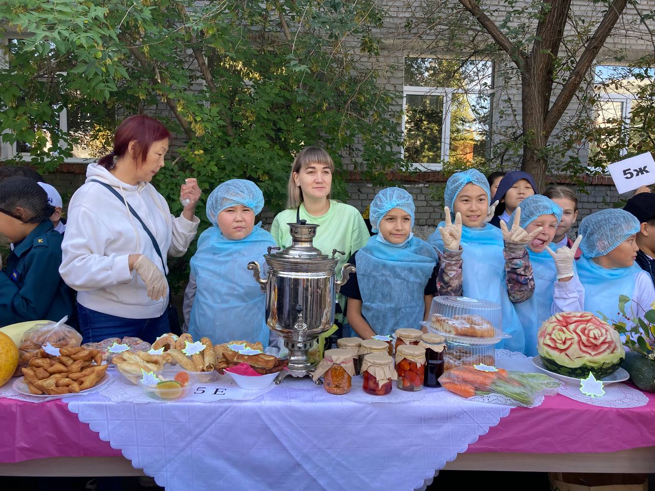 Прозвенела осенняя ярмарка.